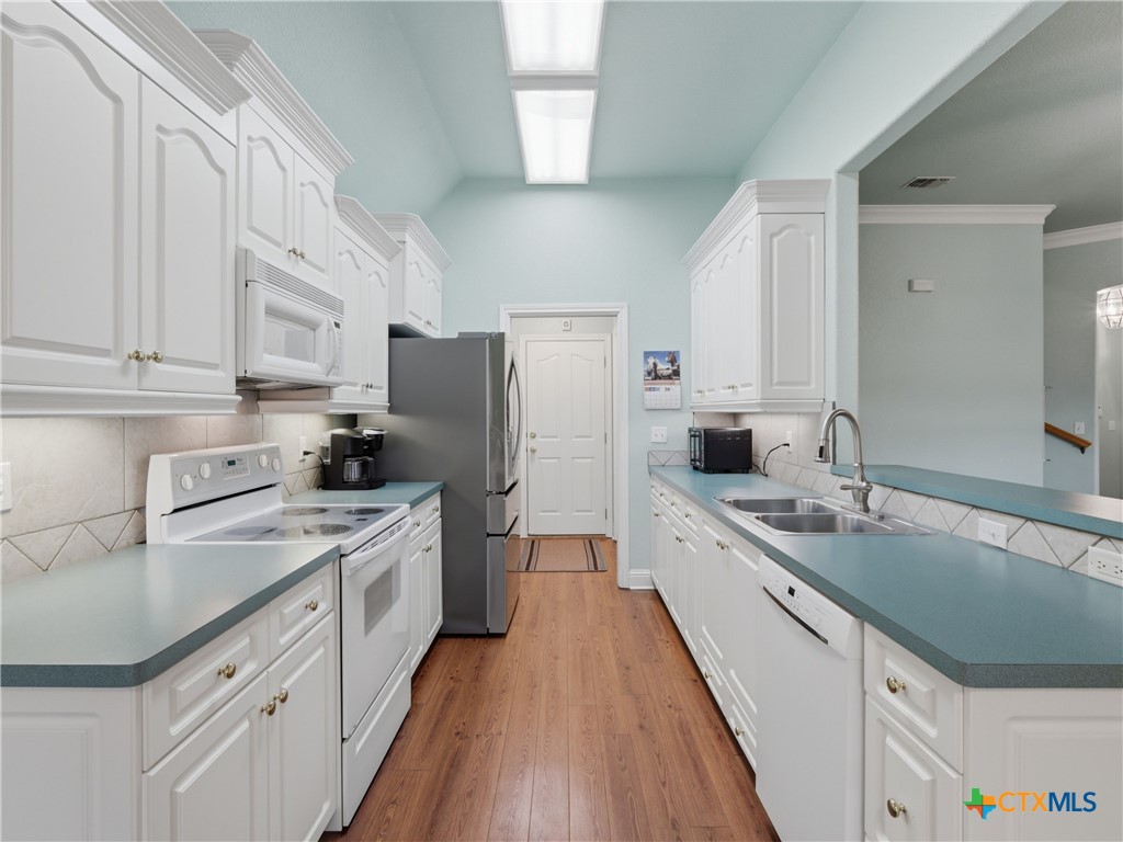 main property photo 8