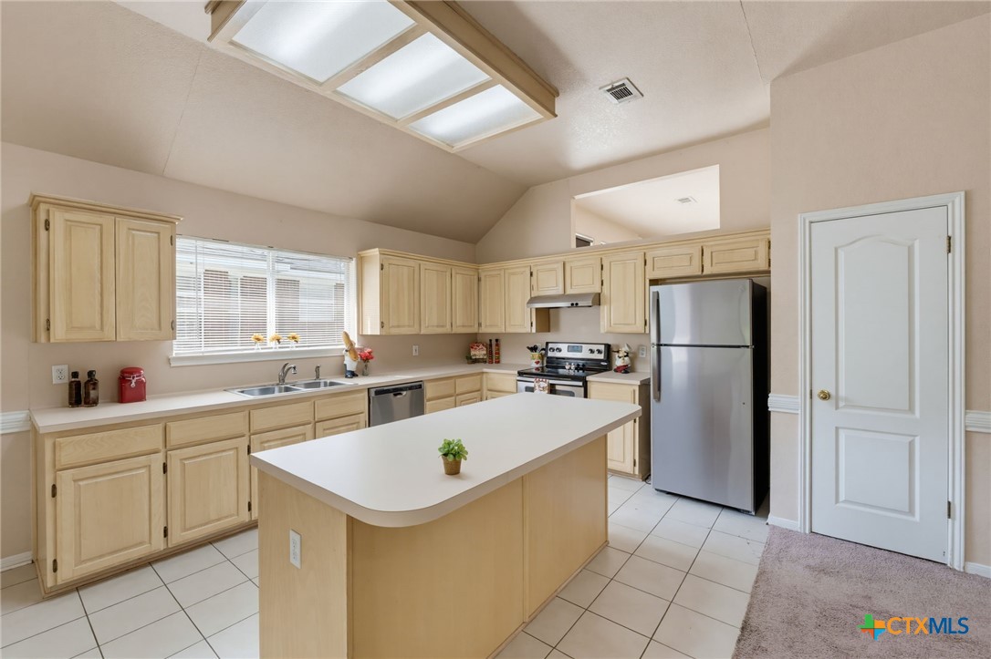 main property photo 10