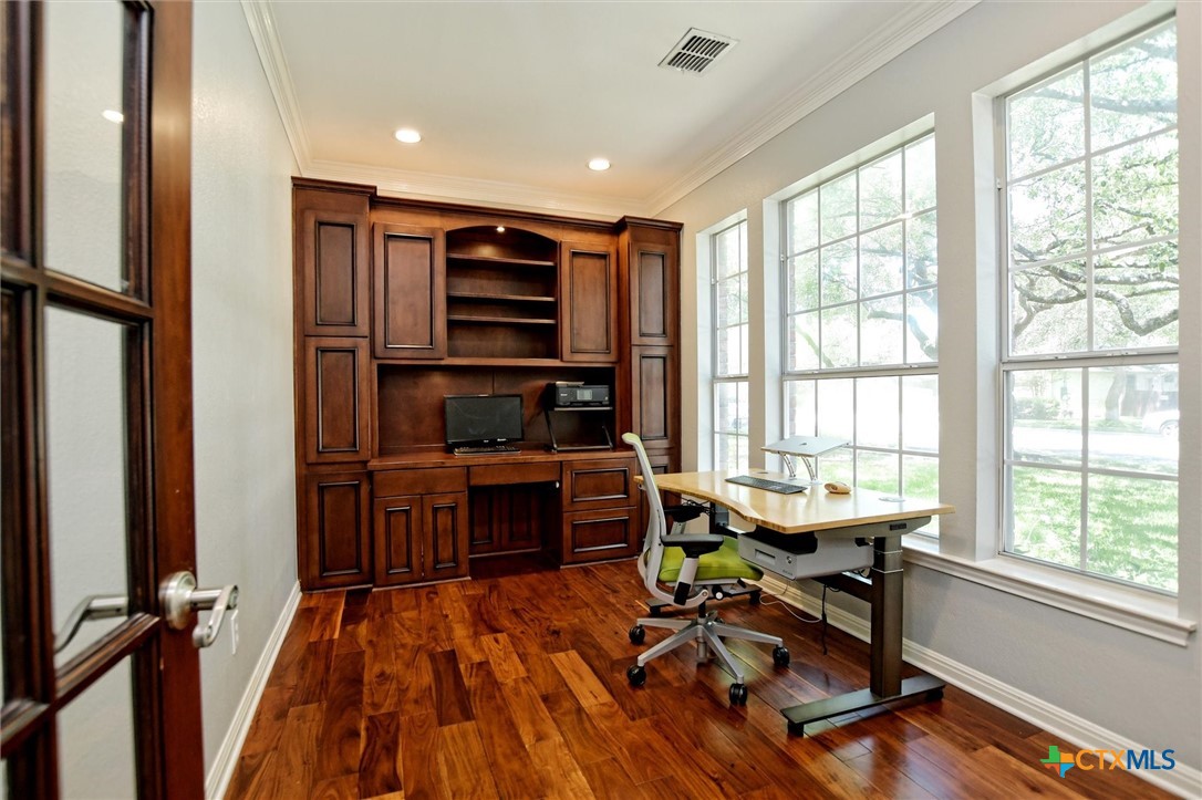 main property photo 8