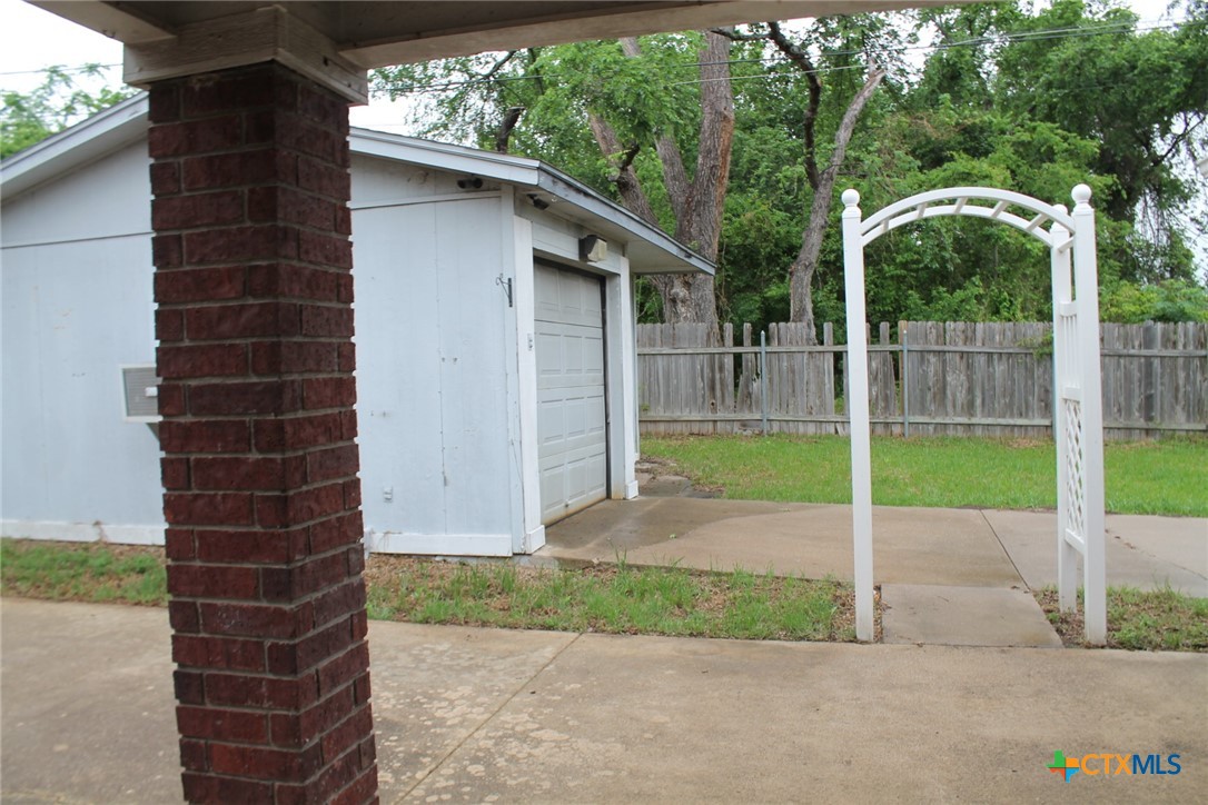main property photo 28