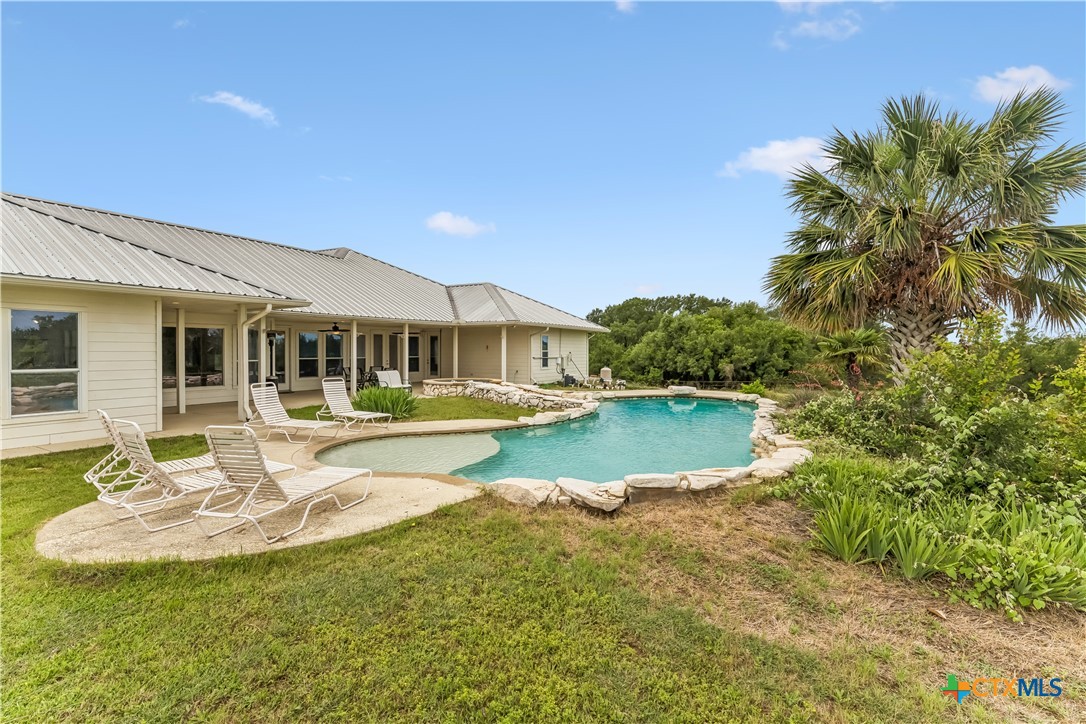 main property photo 40