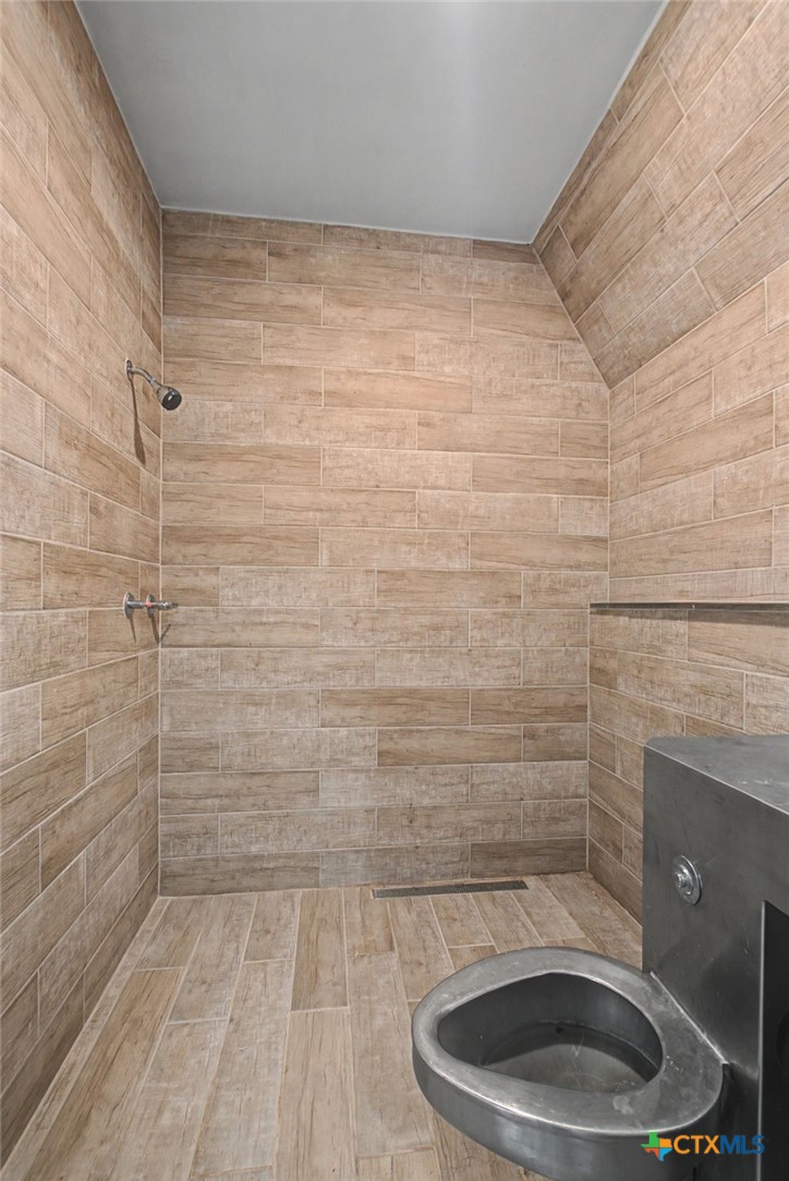 property viewer photo 18