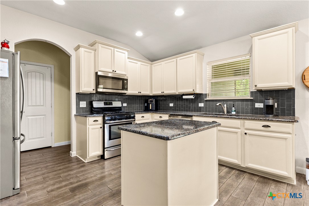 main property photo 7