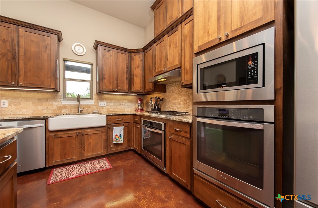 main property photo 7