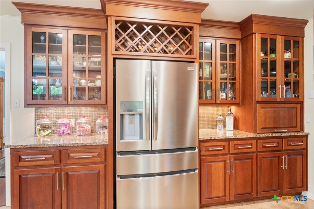 main property photo 28