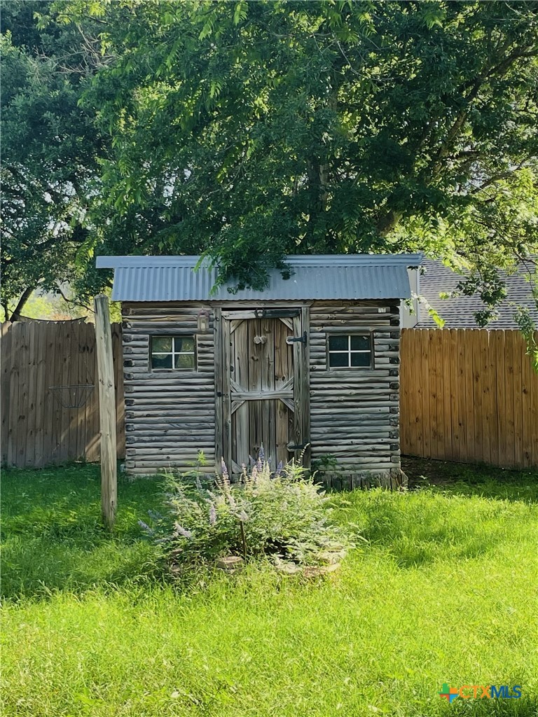 main property photo 30