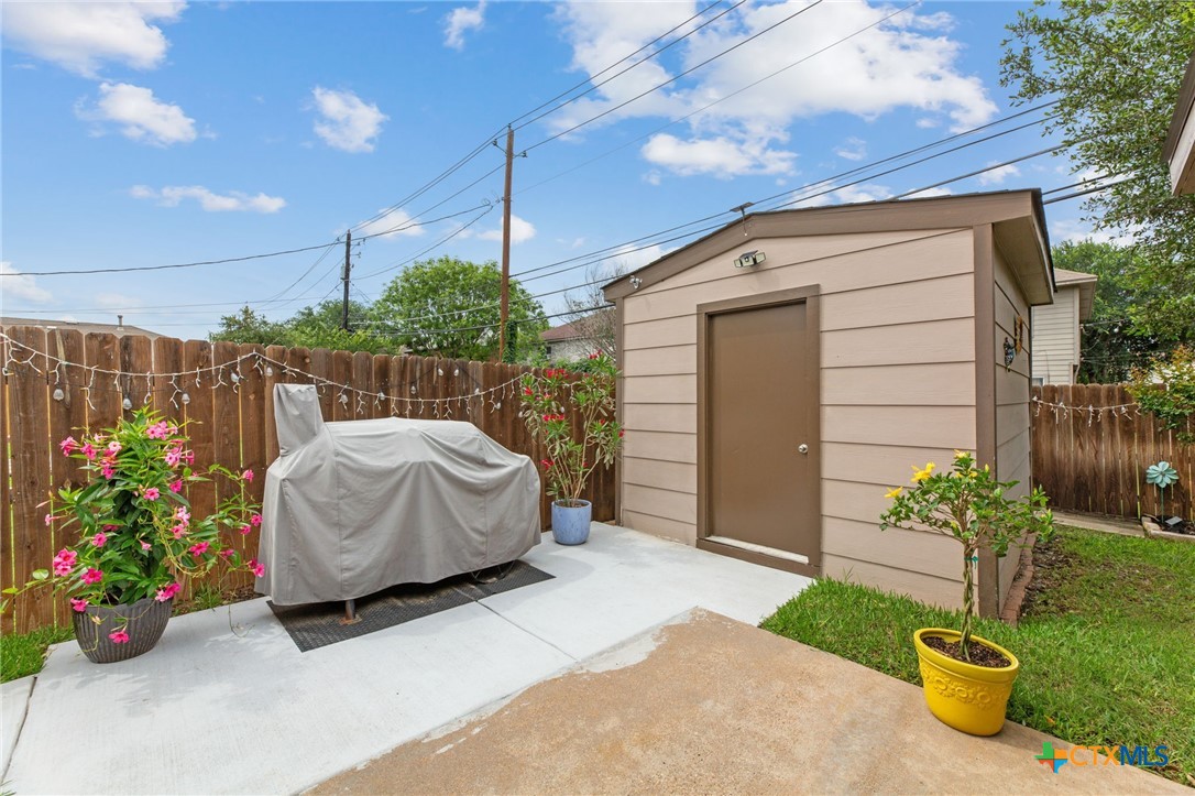 main property photo 28