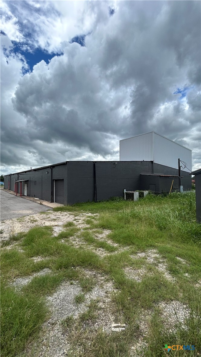 main property photo 11