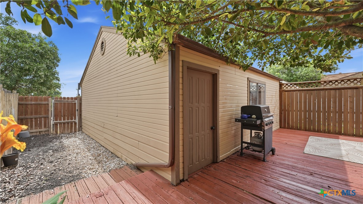 main property photo 40