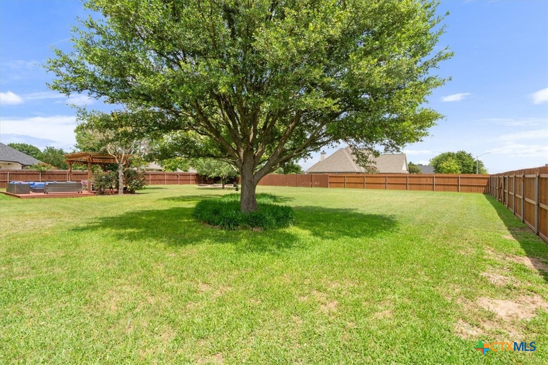 main property photo 40