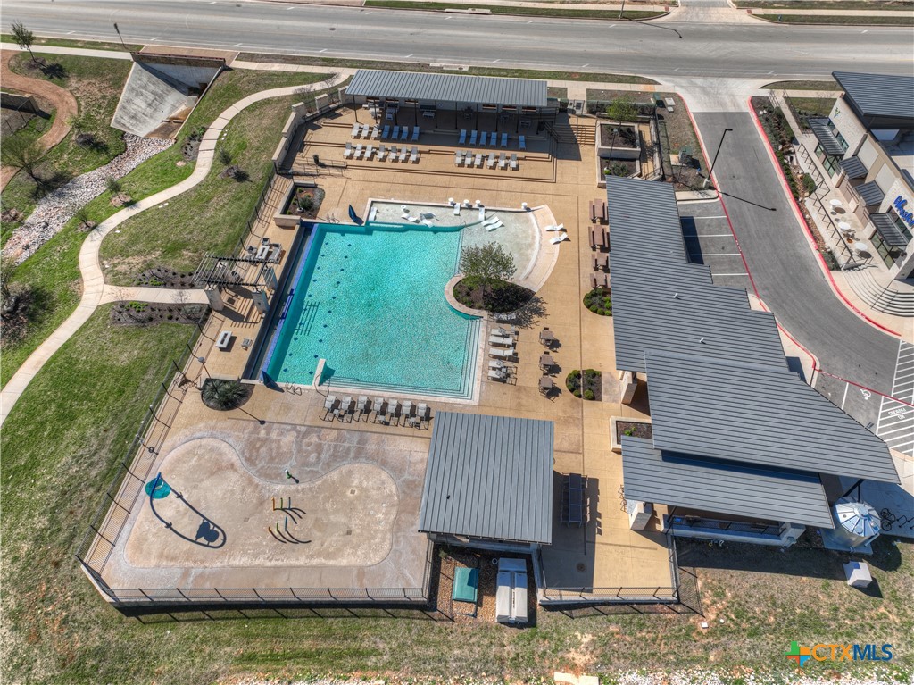 main property photo 45