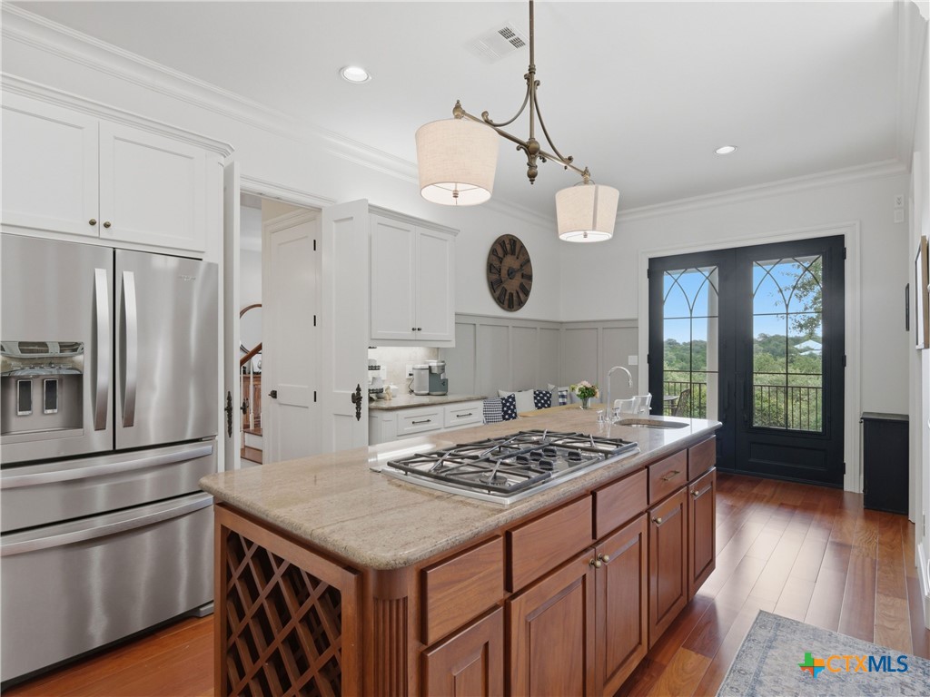 main property photo 11