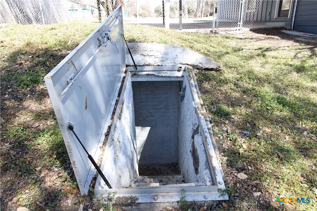 main property photo 13