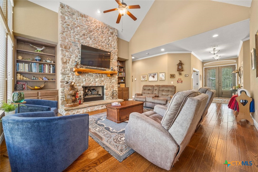 main property photo 9