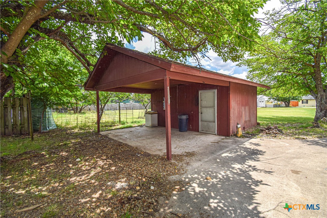 main property photo 28