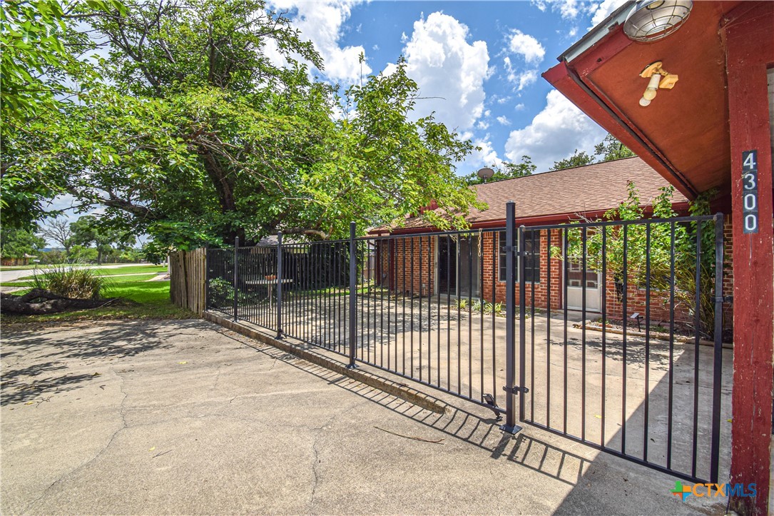 main property photo 6