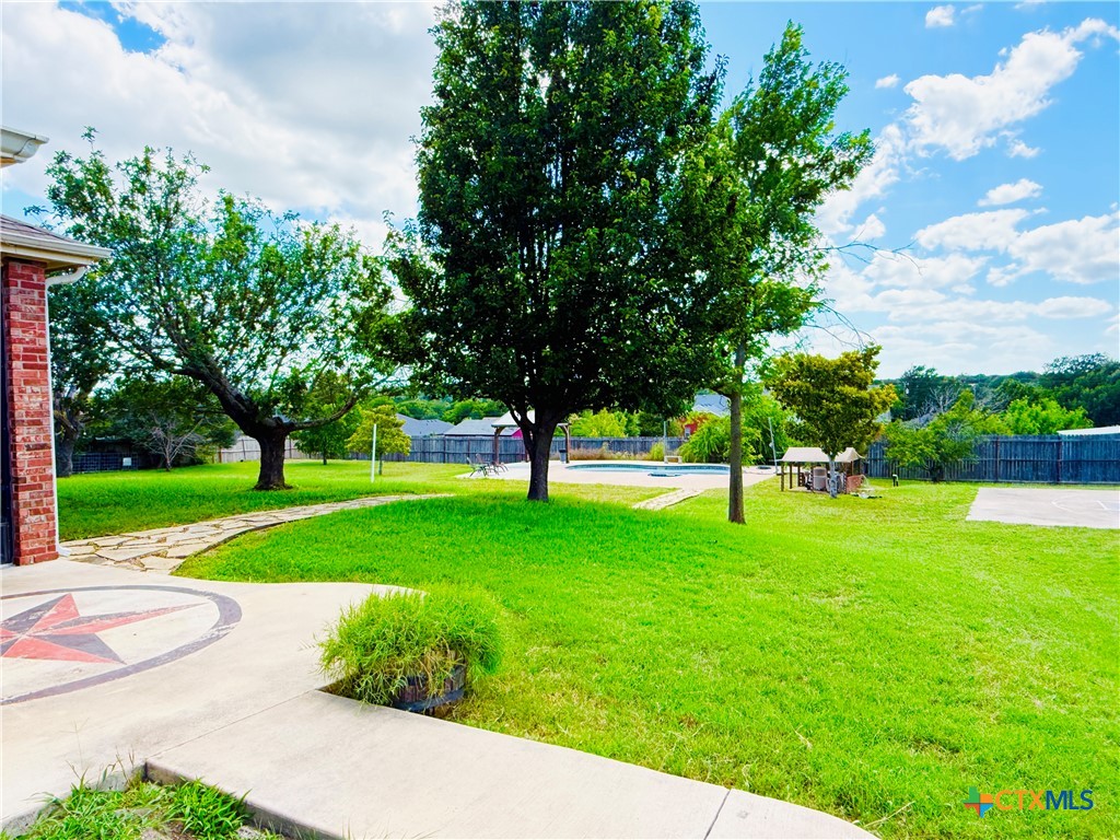 main property photo 30