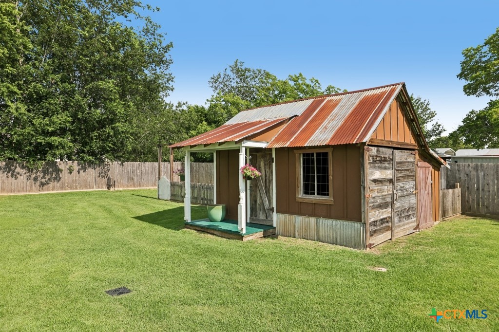main property photo 11