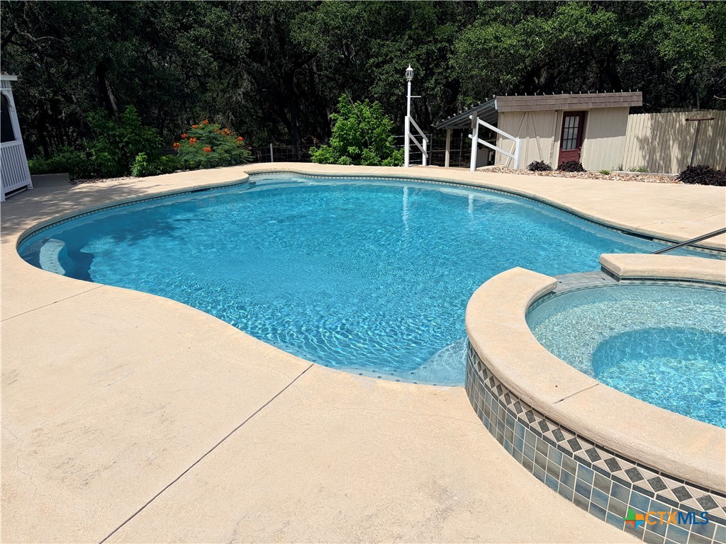 main property photo 9