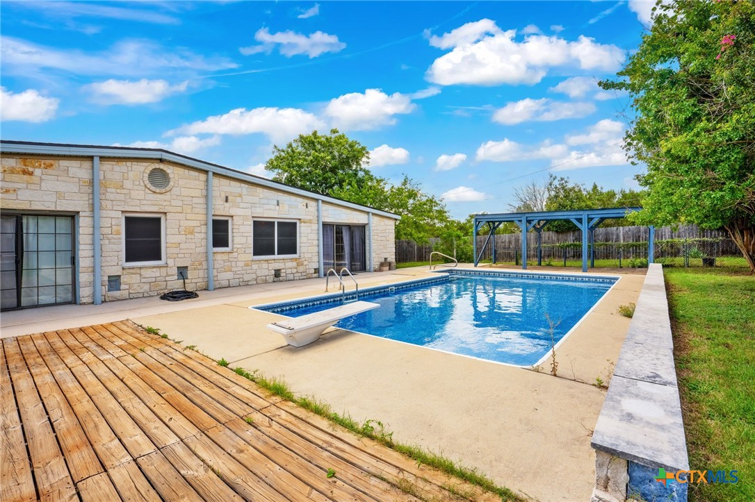 main property photo 34
