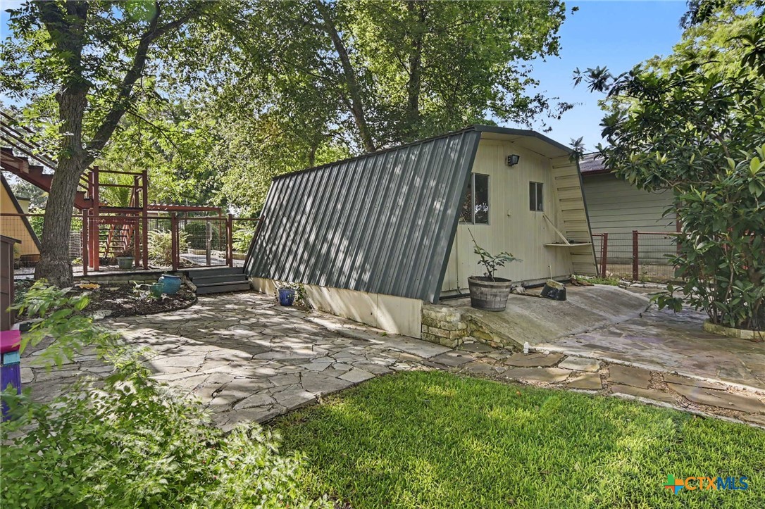 main property photo 23
