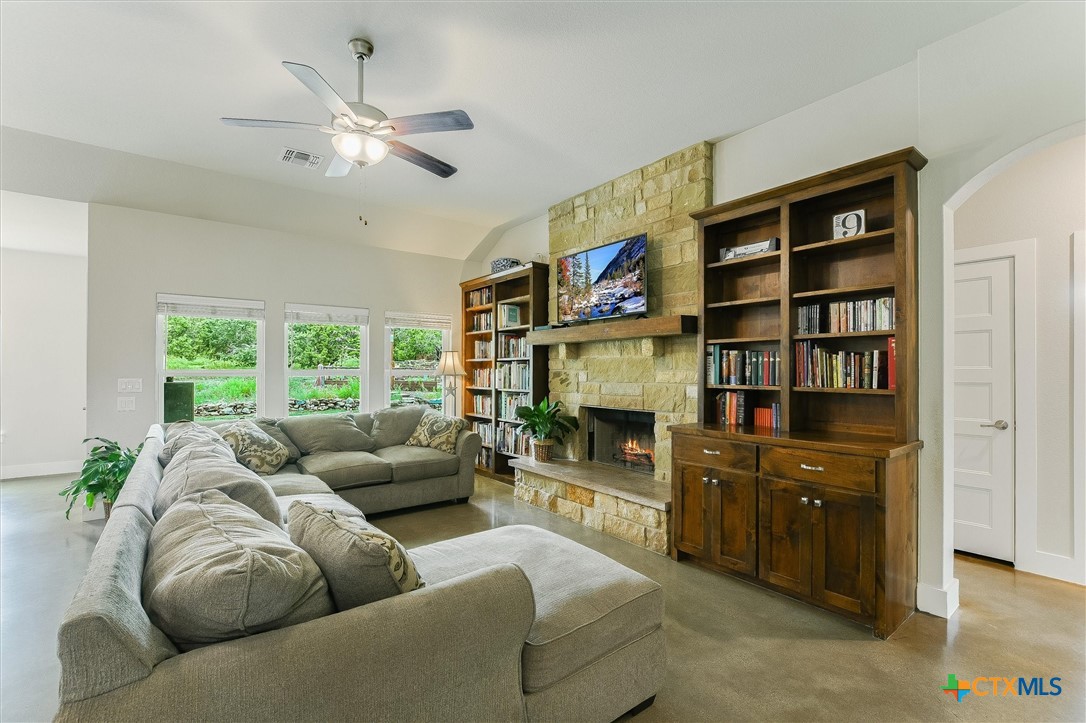 main property photo 13