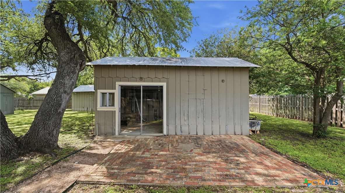 main property photo 40