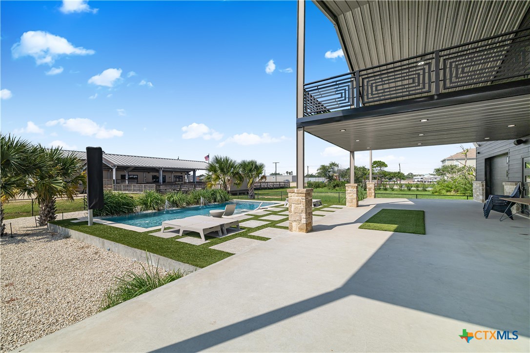 main property photo 37