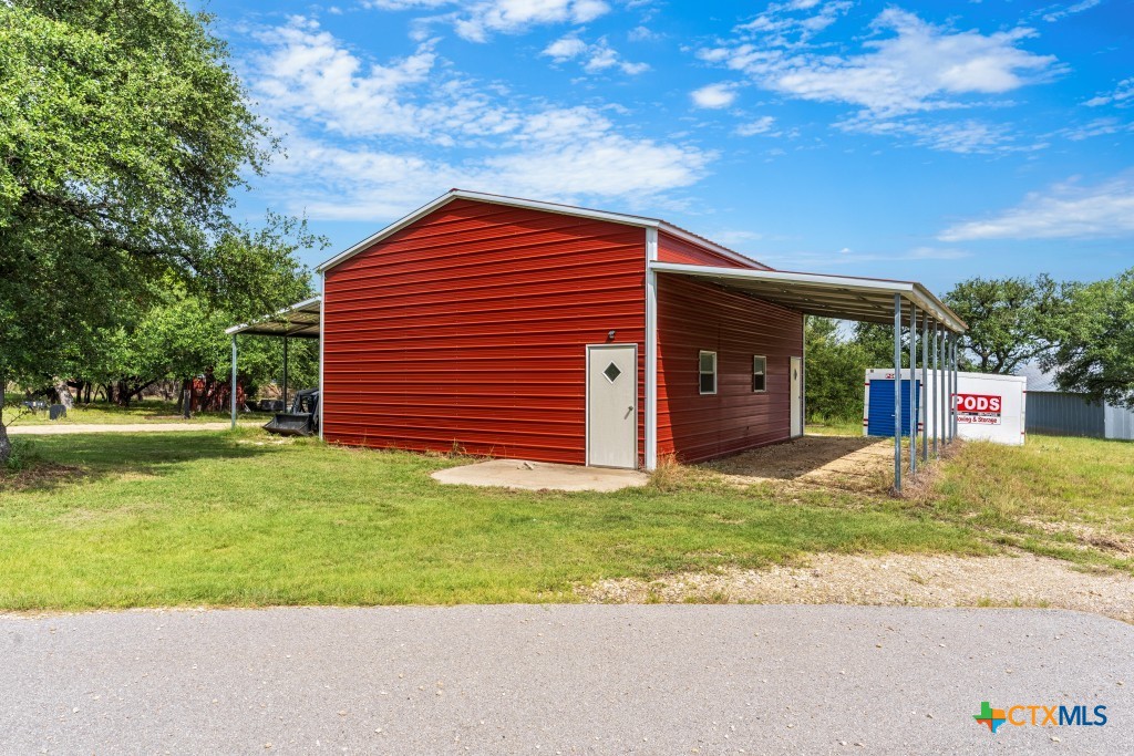 main property photo 40
