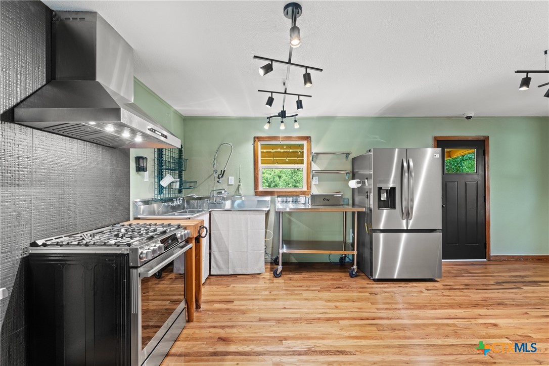 main property photo 15