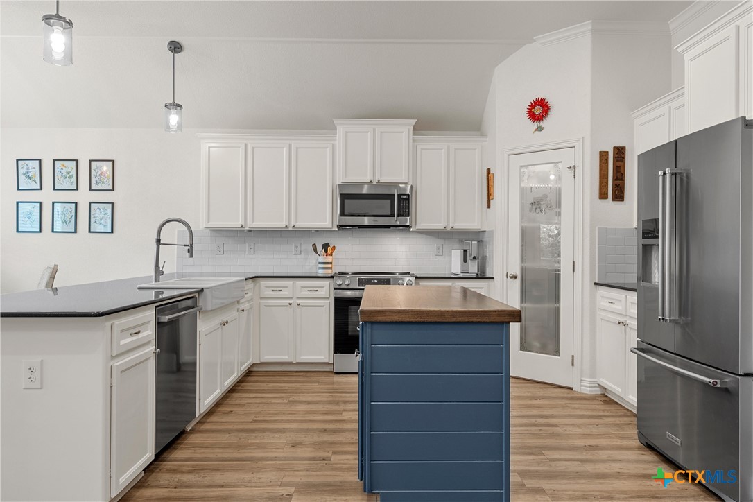 main property photo 9