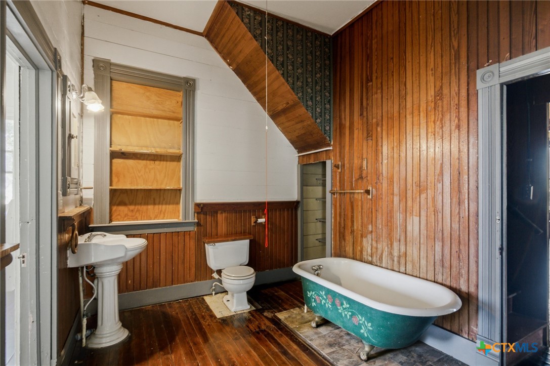 main property photo 14