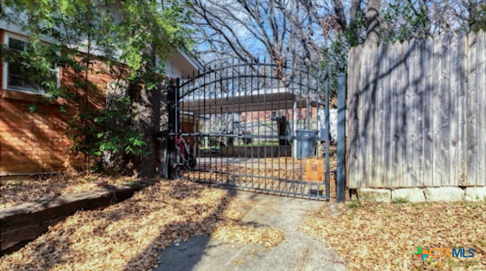 main property photo 18
