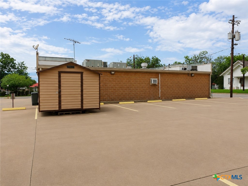 main property photo 17