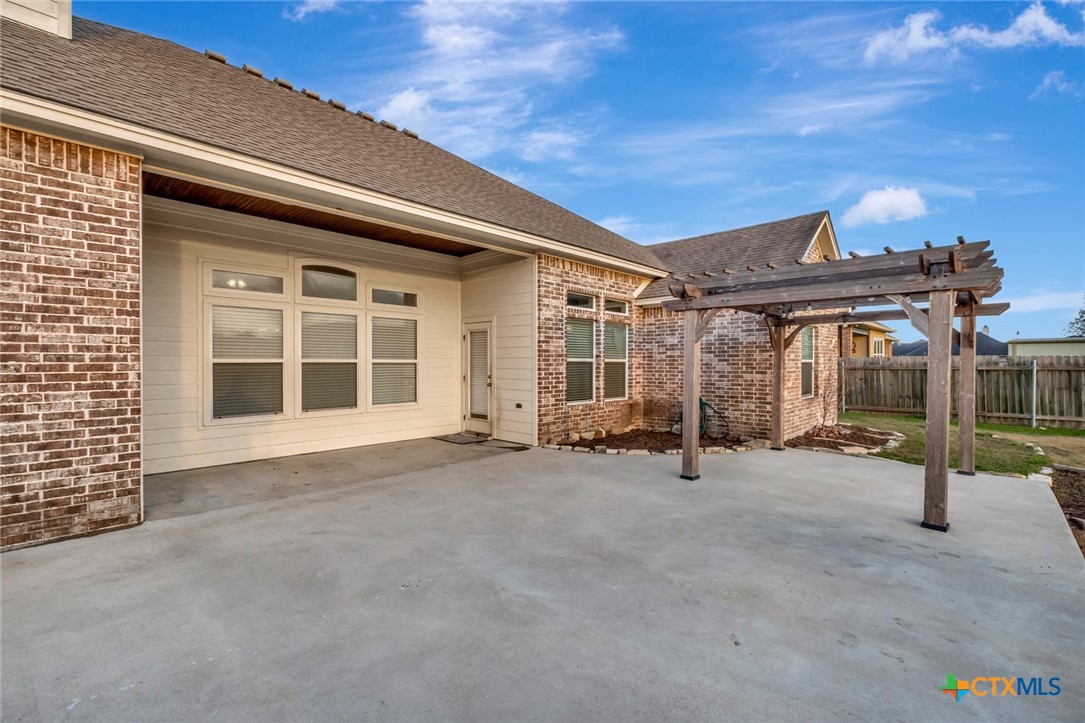 main property photo 20