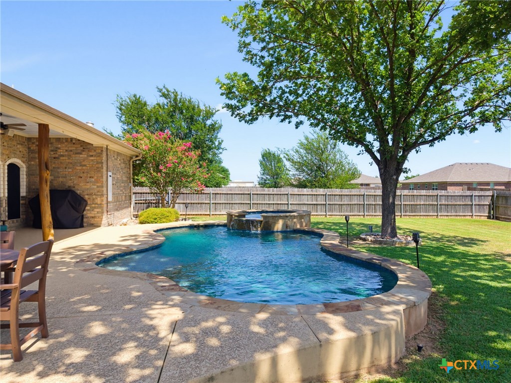 main property photo 28