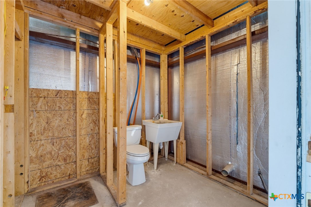 main property photo 37