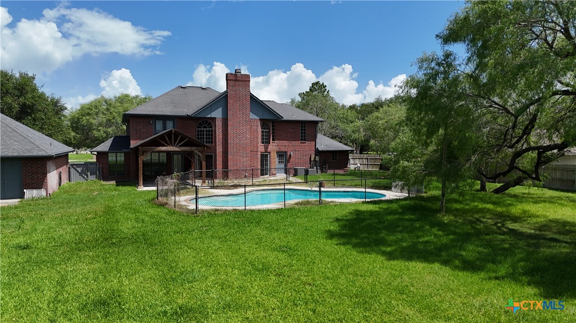 main property photo 40