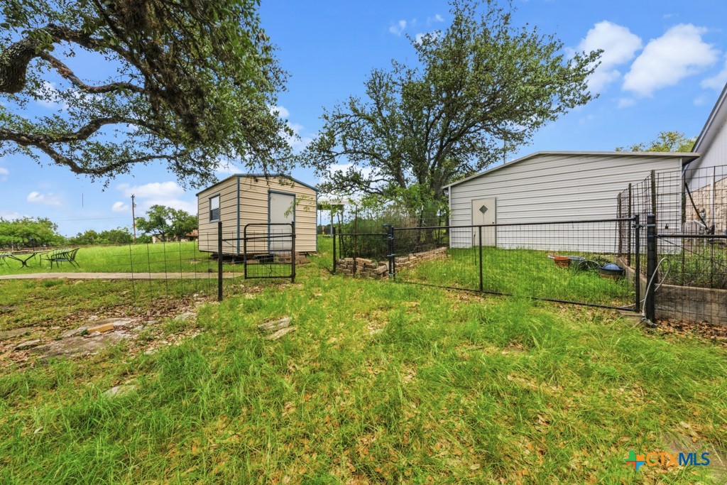 main property photo 31
