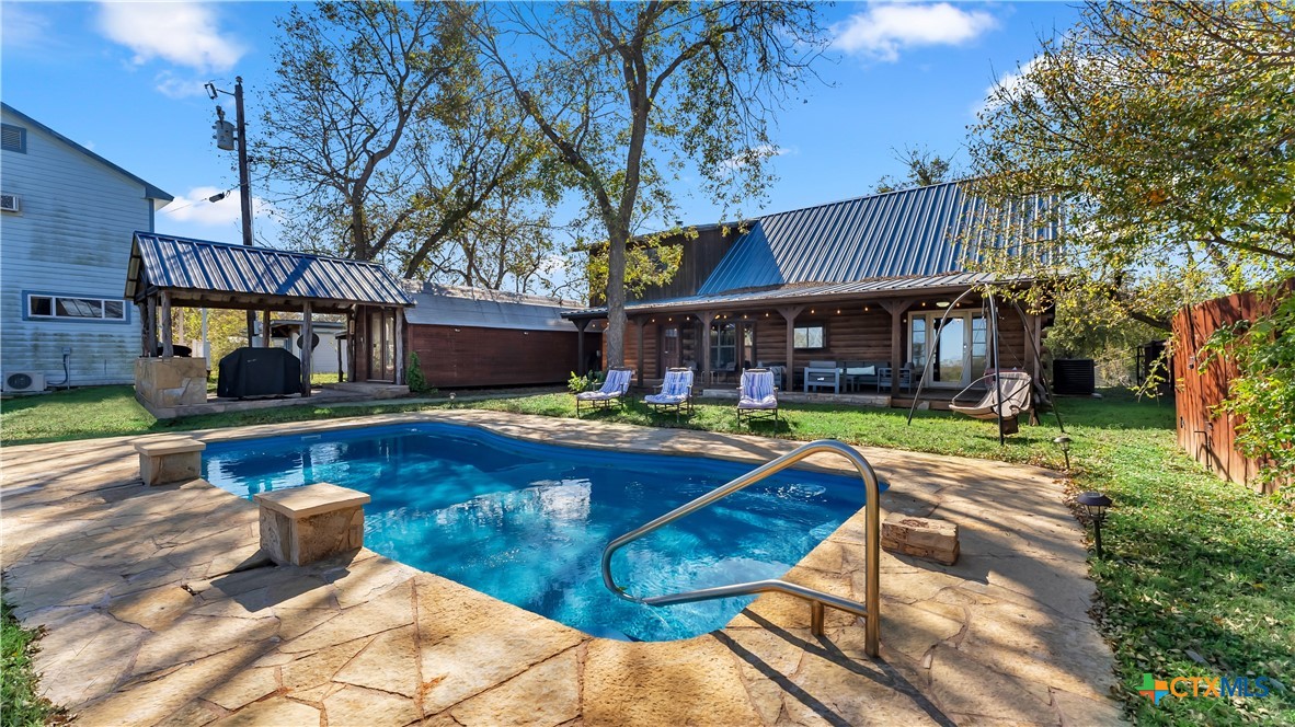 main property photo 29