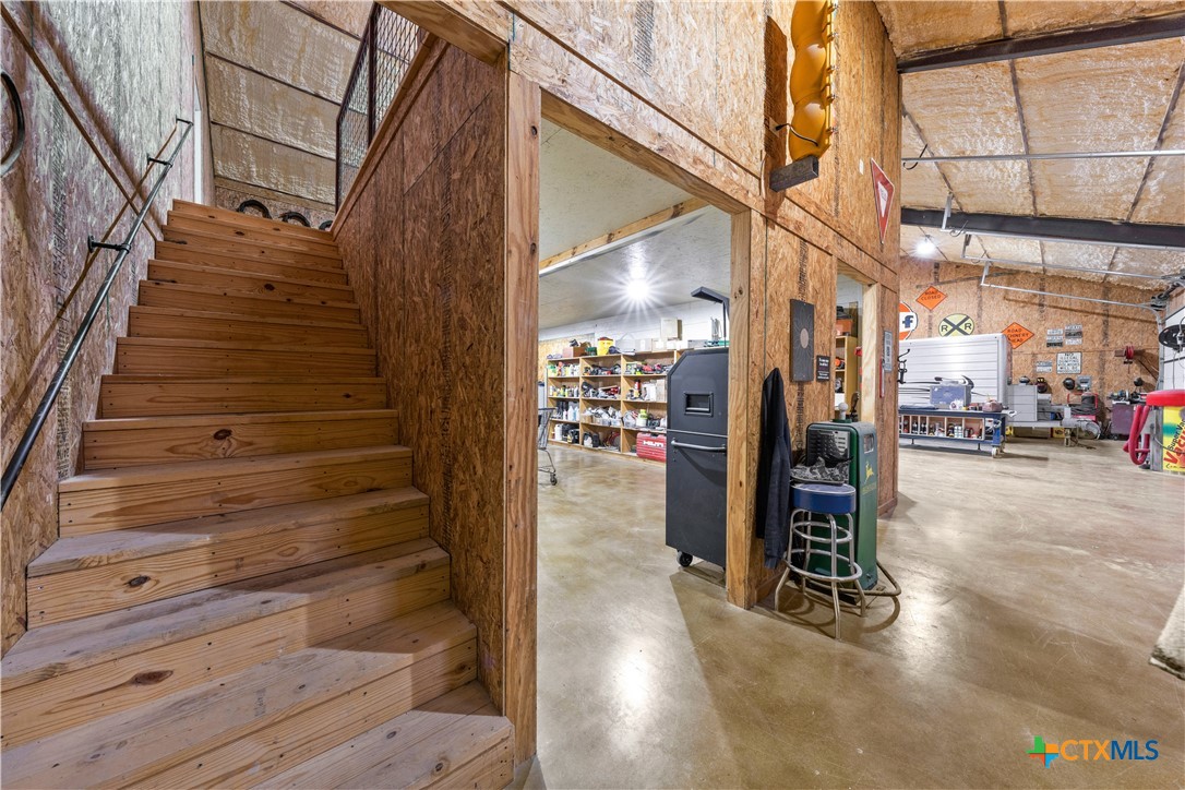 main property photo 40