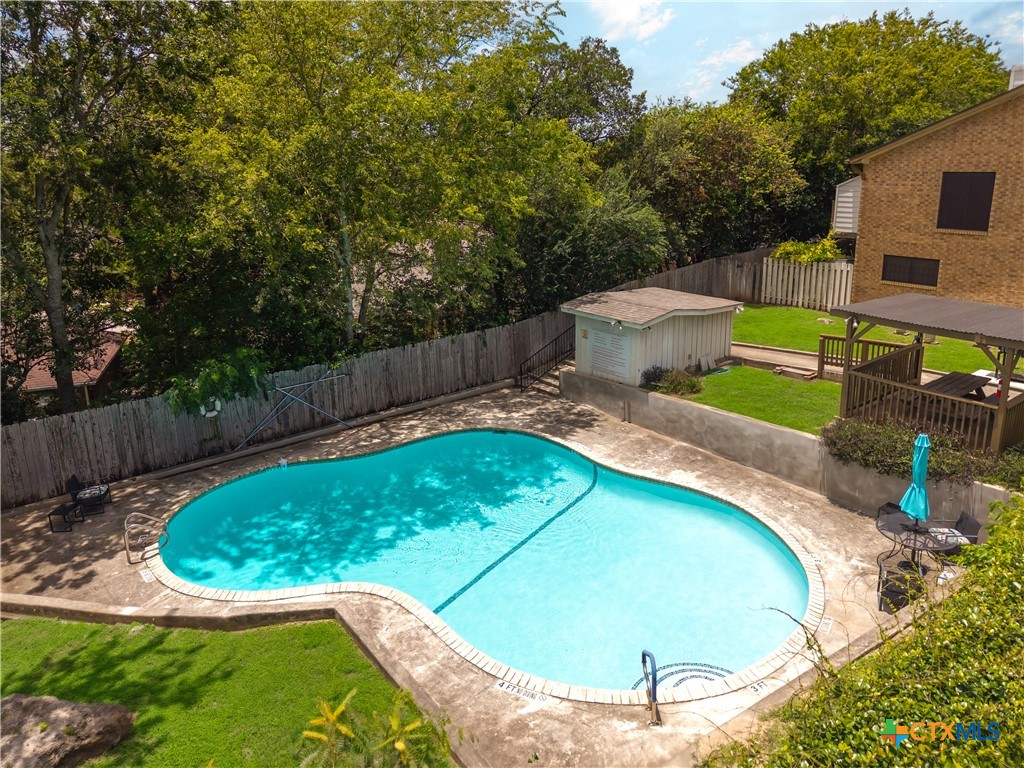 main property photo 31