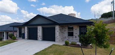 image of property with 6 Bed | 4 Bath | 2,528 Sqft