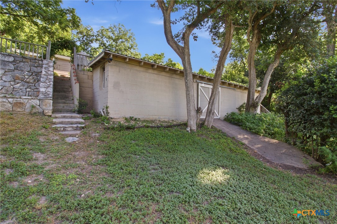 main property photo 10