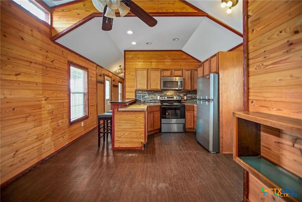 main property photo 9
