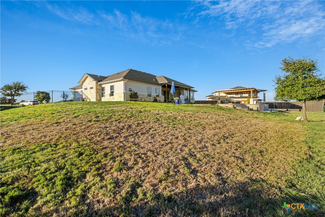 main property photo 40