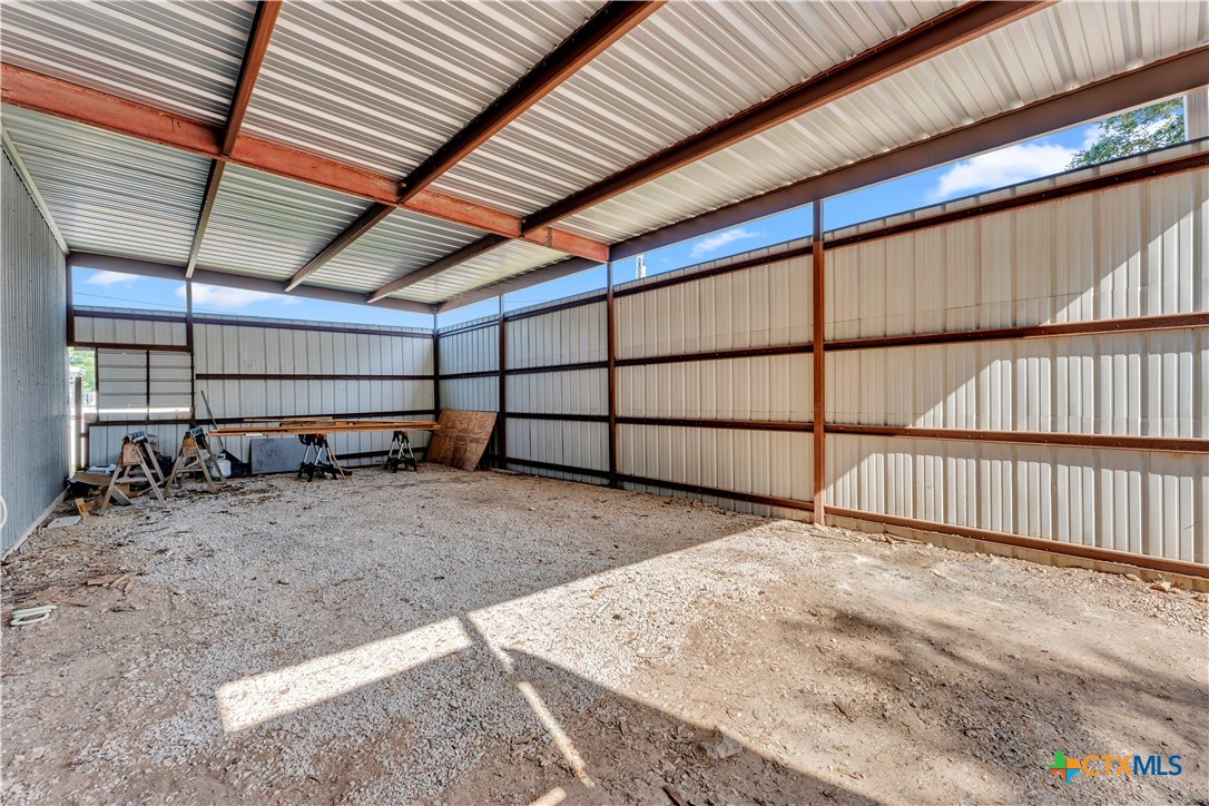 main property photo 11