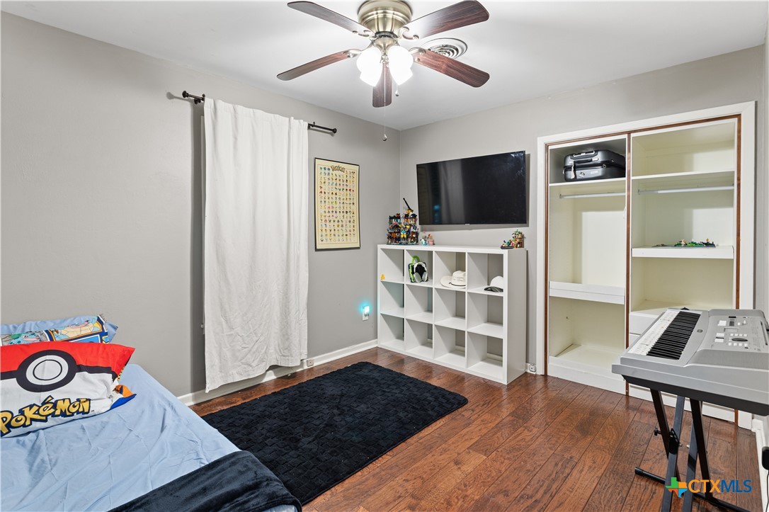 main property photo 11