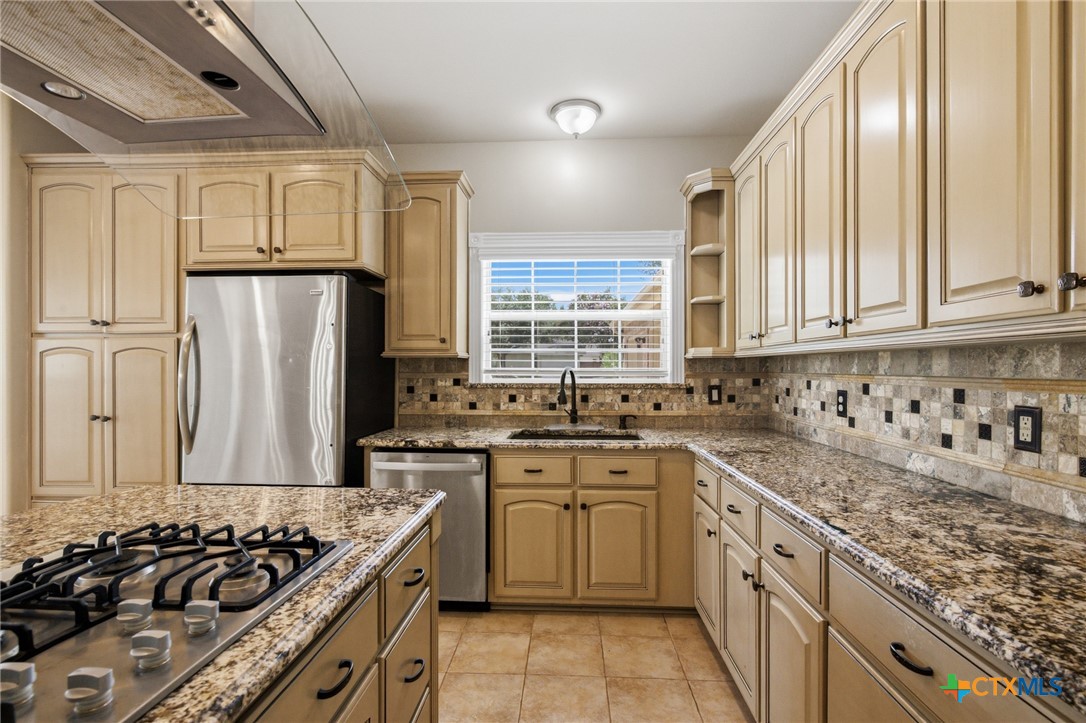 main property photo 6