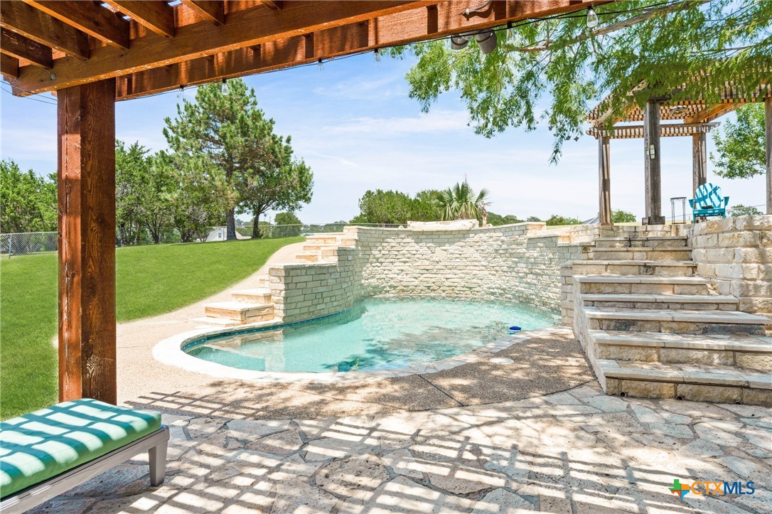 main property photo 25